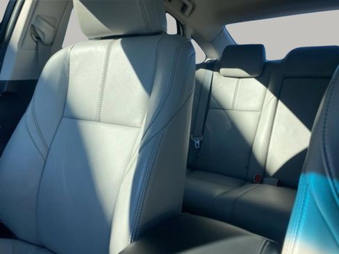 Used 2017 Toyota Avalon Limited image 31