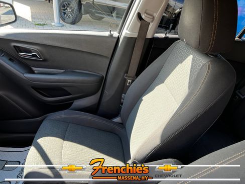 Used 2020 Chevrolet Trax LS w/ Tint and Cruise Package AWD/4WD image 17
