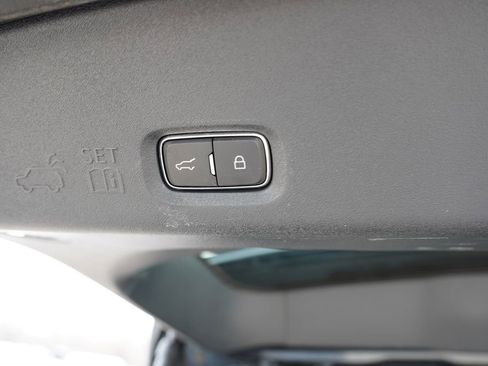 Used 2025 Lincoln Navigator Reserve image 28