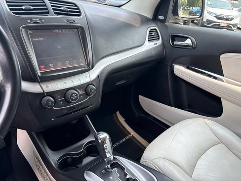 Used 2014 Dodge Journey Limited w/ Flexible Seating Group FWD image 20