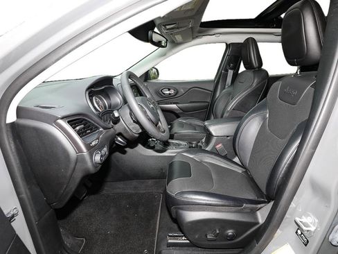 Used 2022 Jeep Cherokee Latitude Lux w/ Sun & Sound Group AWD/4WD image 12