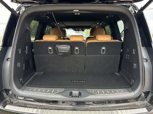 Used 2025 Nissan Armada Platinum Reserve w/ Convenience Package RWD image 13