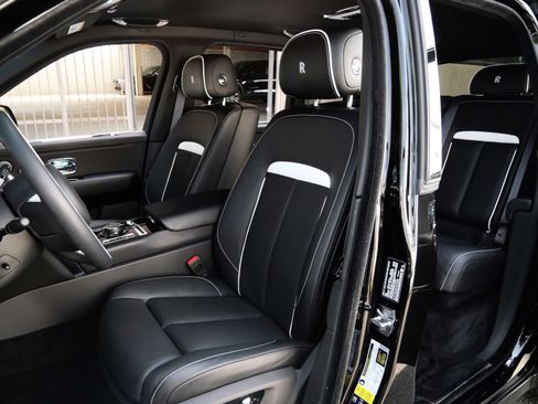 Certified 2023 Rolls-Royce Cullinan AWD/4WD image 29