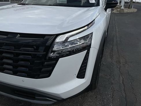 New 2026 Nissan Pathfinder Platinum w/ Accent Package image 37