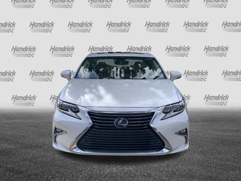 Used 2018 Lexus ES 350 w/ Luxury Package w/Wood Trim FWD image 3