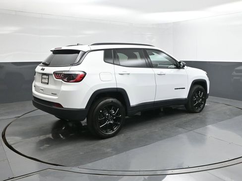 New 2026 Jeep Compass Latitude image 11