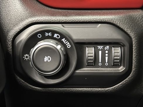 Used 2021 Jeep Wrangler Unlimited Rubicon AWD/4WD image 29