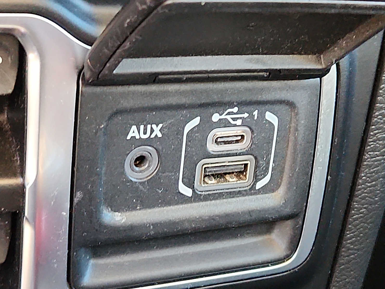 Used 2023 Jeep Wrangler Unlimited w/ Cold Weather Group AWD/4WD image 23