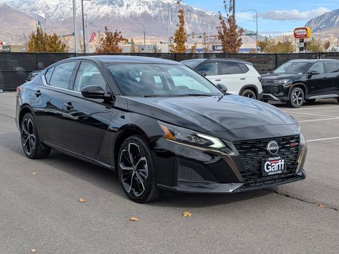 Used 2024 Nissan Altima 2.5 SR image 1