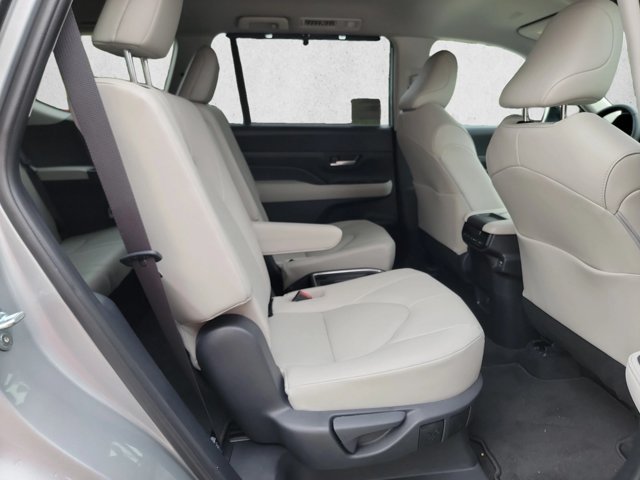 Used 2026 Toyota Grand Highlander AWD image 23
