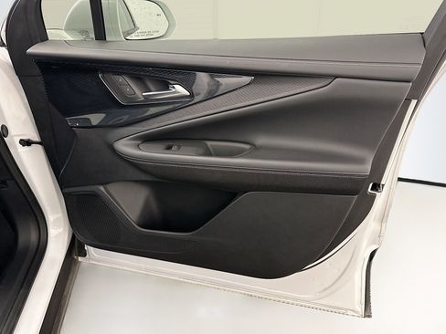 Used 2024 Chevrolet Blazer EV LT image 34