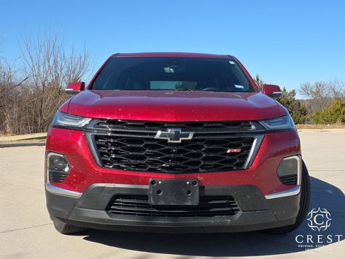 Used 2023 Chevrolet Traverse RS image 2