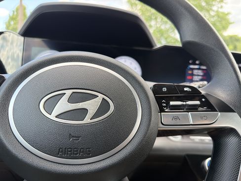 Used 2024 Hyundai Elantra SEL FWD image 12