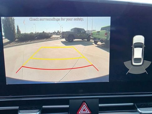 Used 2023 Hyundai Elantra Limited image 33