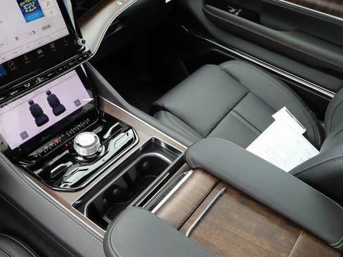 New 2024 Jeep Grand Wagoneer L Base w/ Convenience Group III image 37