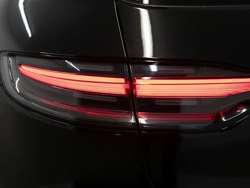 Certified 2023 Porsche Macan S AWD/4WD image 36