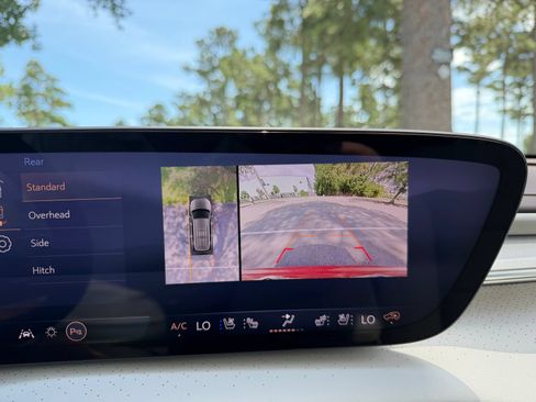 Used 2026 Buick Enclave Avenir w/ Super Cruise Package AWD/4WD image 5