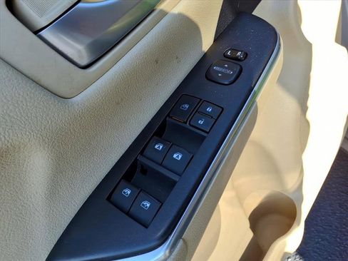 Used 2016 Toyota Camry LE image 14