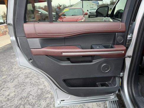 Used 2024 Ford Expedition Limited image 17