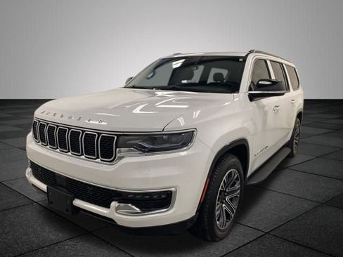 Used 2023 Jeep Wagoneer L 4WD w/ Premium Group I image 3