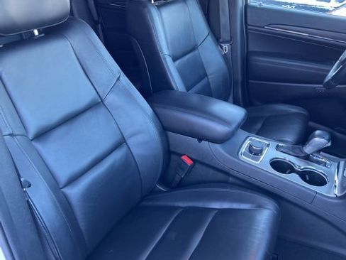 Certified 2022 Jeep Grand Cherokee Limited image 18