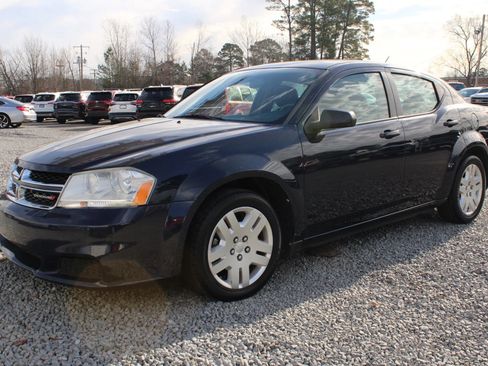 Used 2013 Dodge Avenger SE image 3