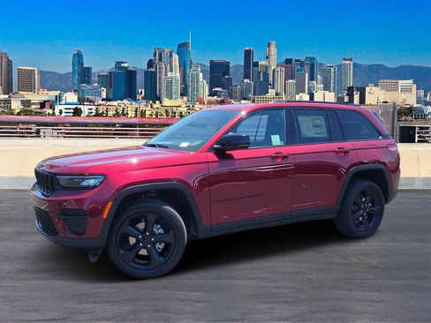 New 2025 Jeep Grand Cherokee Altitude image 2