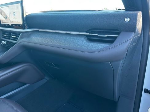 New 2026 Ford Explorer Platinum image 37