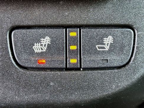 Used 2021 Chevrolet Colorado Z71 w/ Safety Package RWD image 19