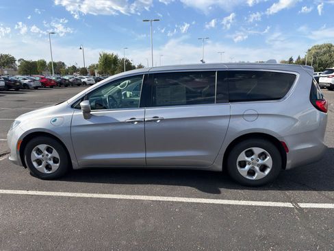 Used 2018 Chrysler Pacifica Touring Plus FWD image 22