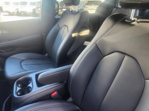 New 2026 Chrysler Voyager LX image 18