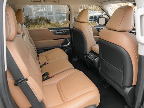Certified 2026 INFINITI QX80 Luxe w/ Cargo Package AWD/4WD image 35