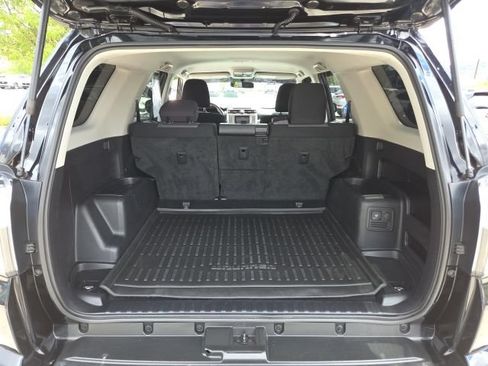 Used 2019 Toyota 4Runner SR5 AWD/4WD image 18