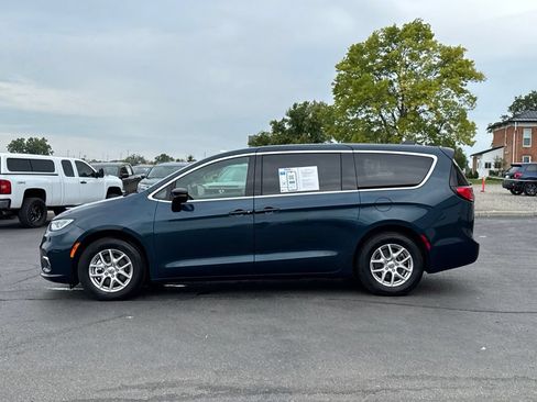 Used 2025 Chrysler Pacifica Select FWD image 4