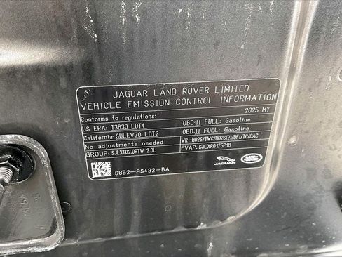 Used 2025 Land Rover Defender 110 S image 31