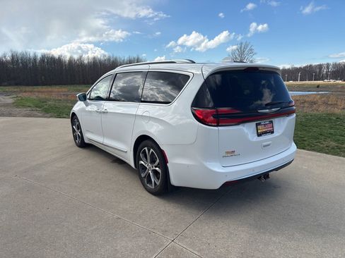 Used 2022 Chrysler Pacifica Pinnacle FWD image 7