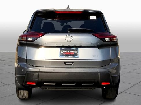 Used 2024 Nissan Rogue SV image 4