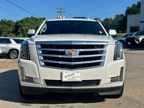 Used 2017 Cadillac Escalade Luxury AWD/4WD image 7