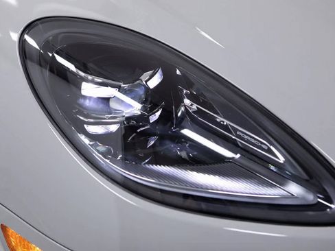 Certified 2025 Porsche Macan image 33