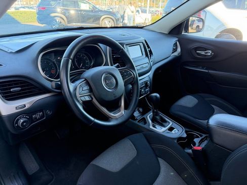 Used 2014 Jeep Cherokee Latitude w/ Comfort/Convenience Group image 16