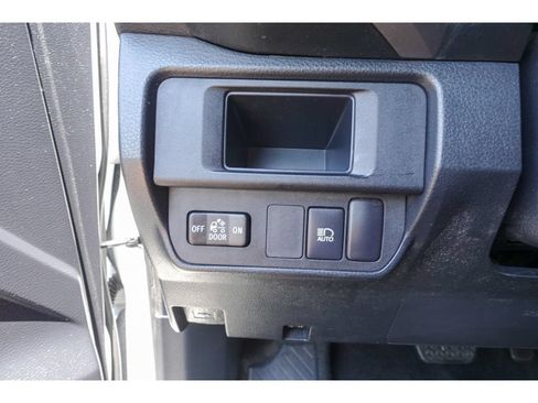 Used 2018 Toyota Tacoma SR5 RWD image 13