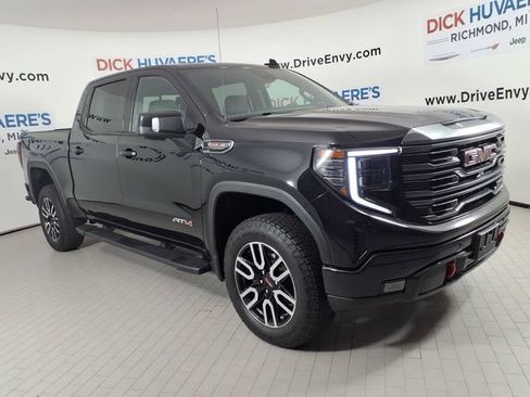 Used 2024 GMC Sierra 1500 AT4 w/ Technology Package AWD/4WD image 3