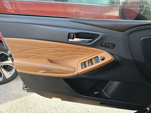Used 2020 Toyota Avalon Limited image 9