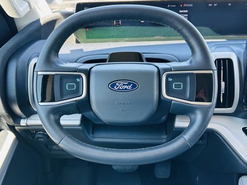 Used 2025 Ford Expedition Active AWD/4WD image 19
