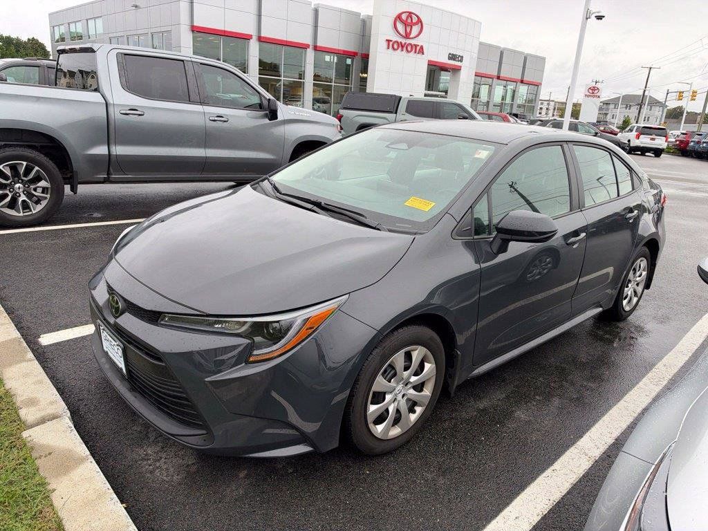 Used 2025 Toyota Corolla LE FWD image 4
