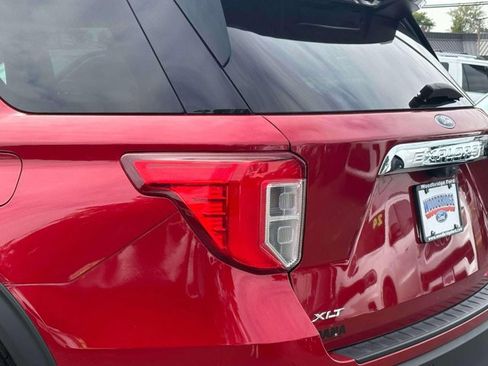 Certified 2023 Ford Explorer XLT image 9