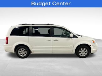 Used 2008 Chrysler Town & Country Touring FWD video 2