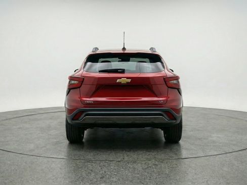 Used 2025 Chevrolet Trax LT FWD image 7