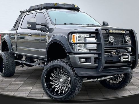 Used 2017 Ford F250 Lariat w/ Lariat Value Package image 11