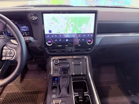 Used 2025 Lexus GX 550 w/ Accessory Package (2T) image 29